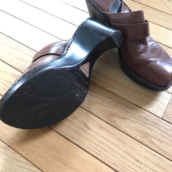 SOLD Born Leather Clogs - Picture 3 of 4